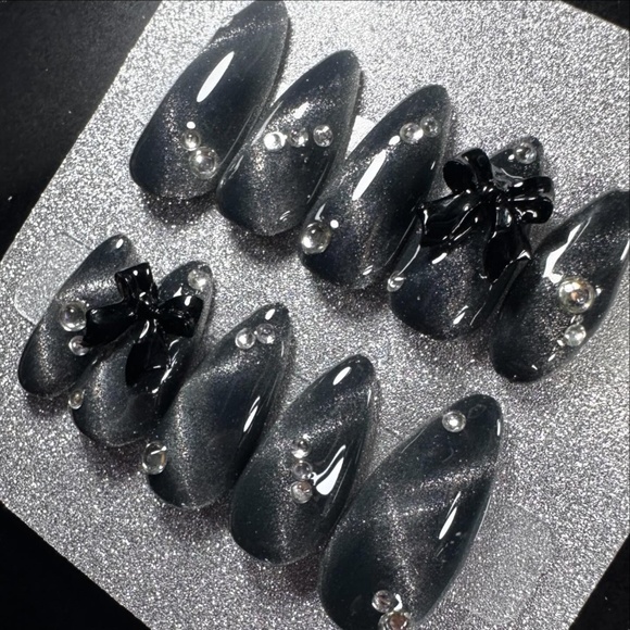 Medium almond black cat eye gel handmade press on nails - Picture 1 of 6